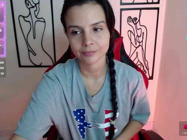MiaRobinn webcam