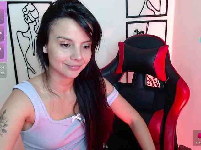 MiaRobinn webcam