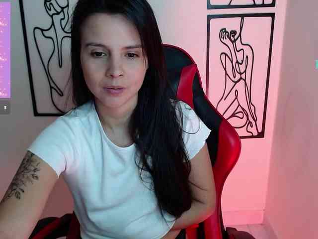 MiaRobinn webcam