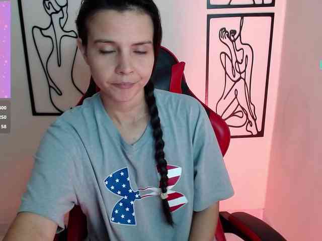 MiaRobinn webcam