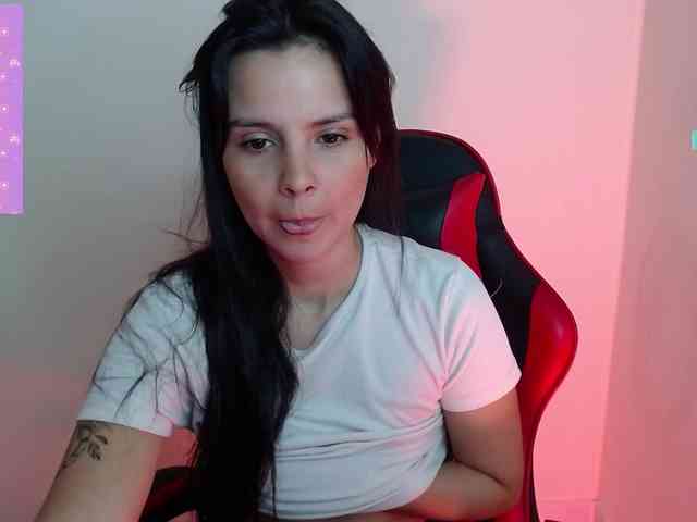MiaRobinn webcam