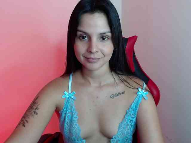 MiaRobinn webcam