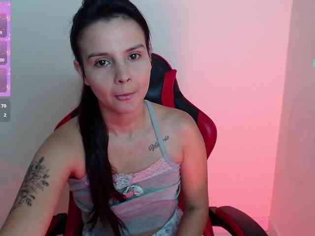MiaRobinn webcam