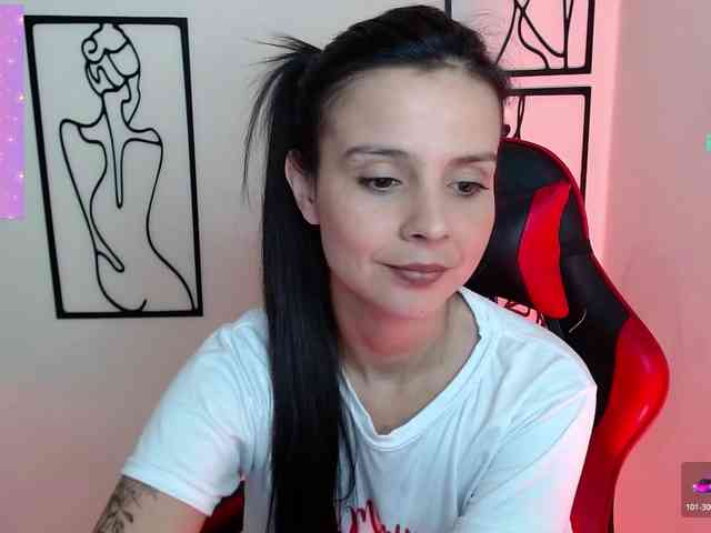 MiaRobinn webcam