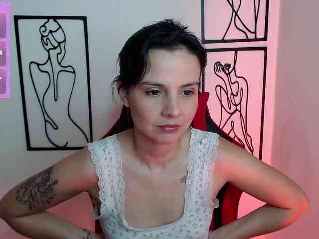 MiaRobinn webcam