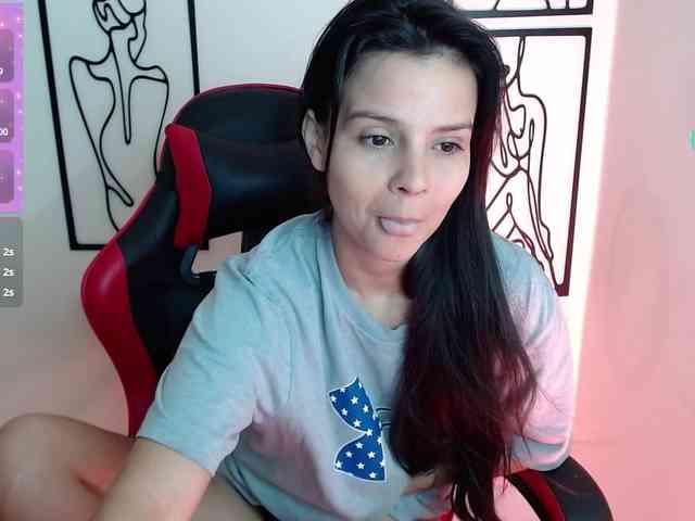 MiaRobinn webcam