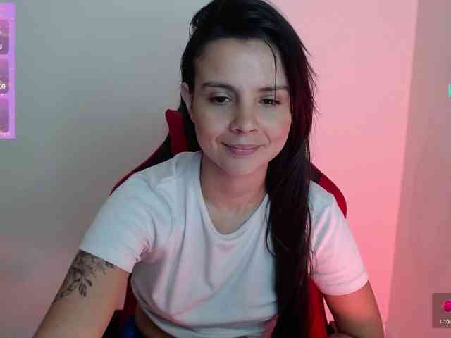 MiaRobinn webcam