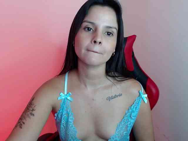 MiaRobinn webcam