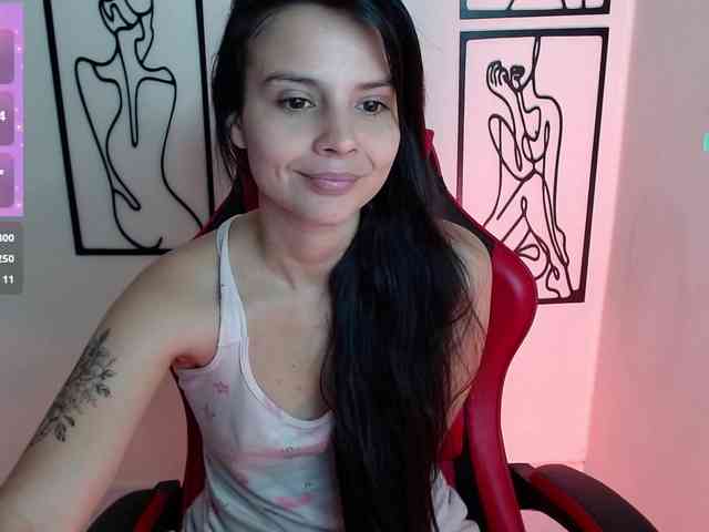 MiaRobinn webcam