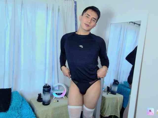 Noah-white1 Noah-white1