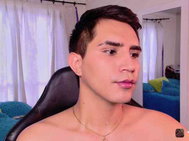 Noah-white1 Noah-white1