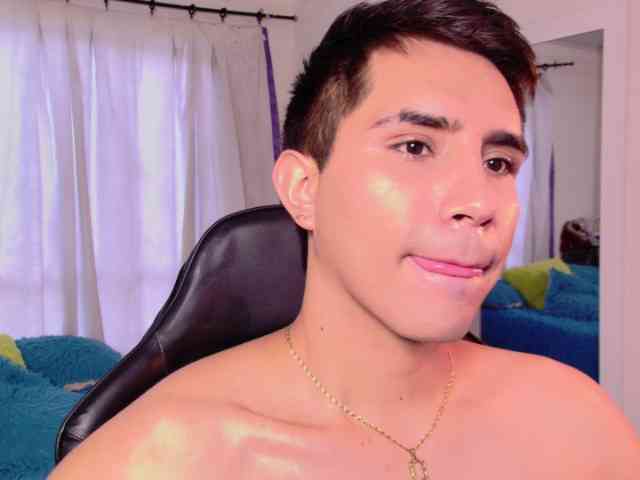 Noah-white1 Noah-white1