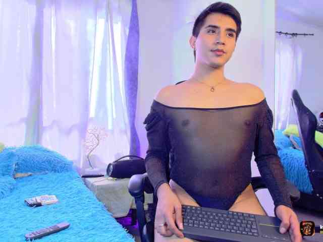 Noah-white1 Noah-white1