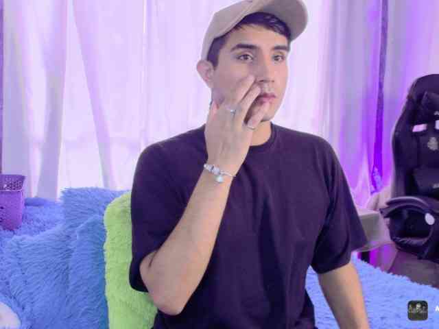 Noah-white1 Noah-white1