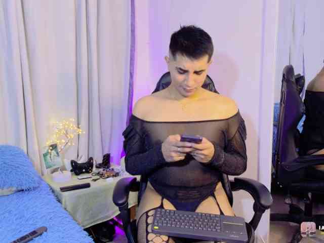 Noah-white1 Noah-white1