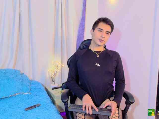 Noah-white1 Noah-white1