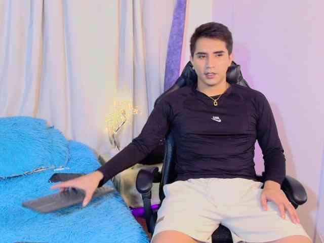 Noah-white1 Noah-white1