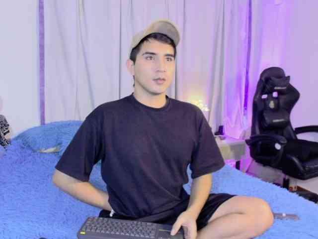 Noah-white1 Noah-white1