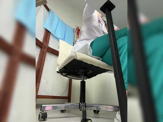 Adelaida1001's BongaCams show and profile