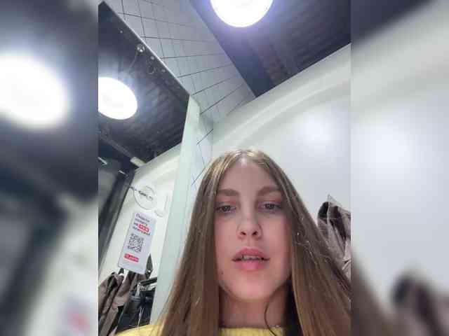 Adelaida1001's webcam live show