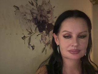 RoyalBreasts Porn Show