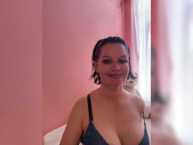 RoyalBreasts's BongaCams show and profile