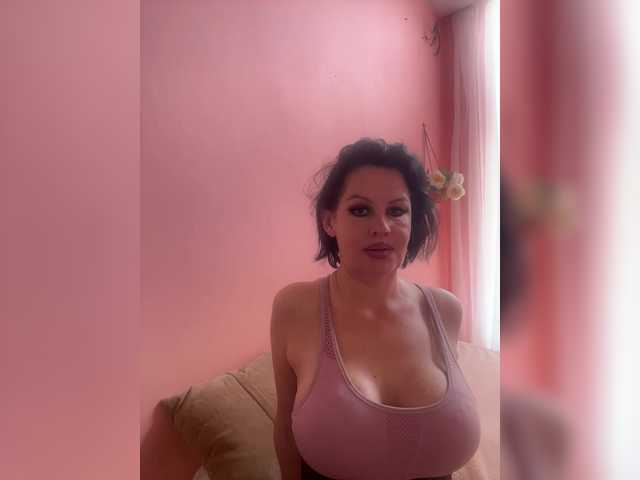 RoyalBreasts's BongaCams show and profile
