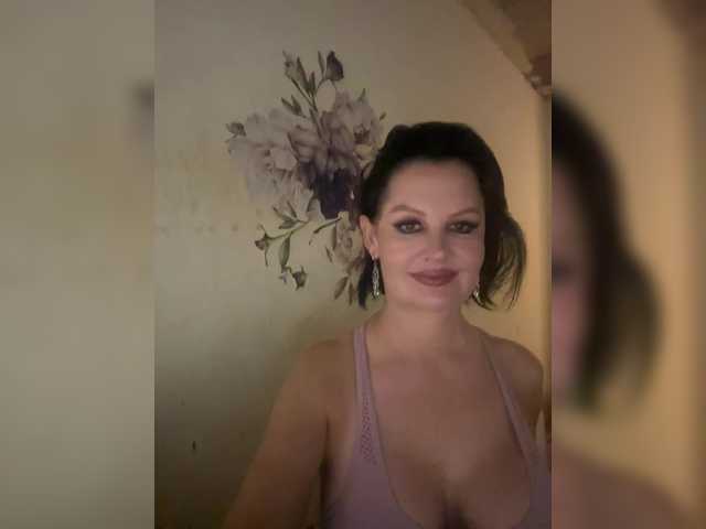 RoyalBreasts live cam