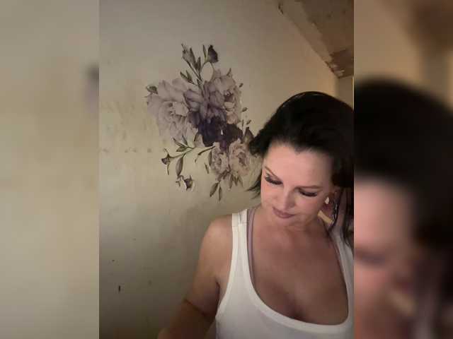 RoyalBreasts's BongaCams show and profile