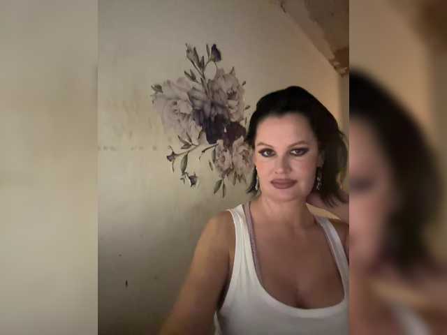 RoyalBreasts's BongaCams show and profile