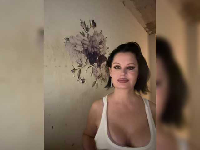 RoyalBreasts Live Cam on BongaCams