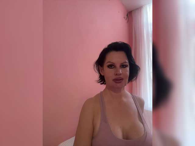 RoyalBreasts's BongaCams show and profile