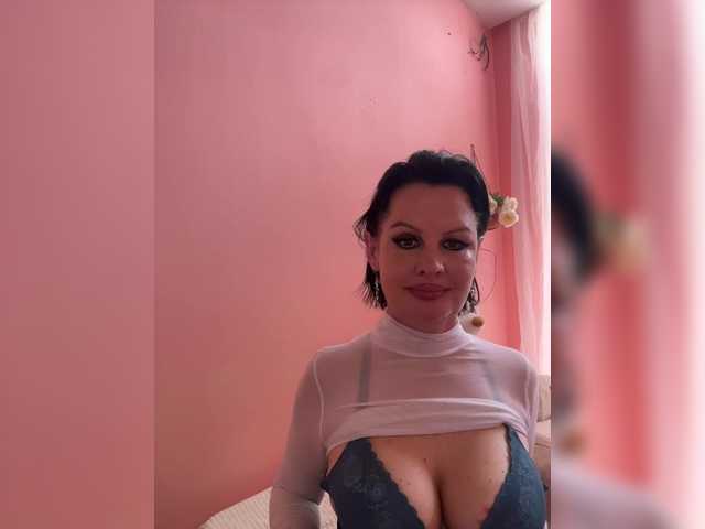 RoyalBreasts's BongaCams show and profile