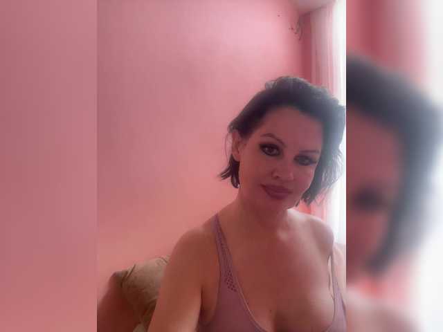 RoyalBreasts's BongaCams show and profile