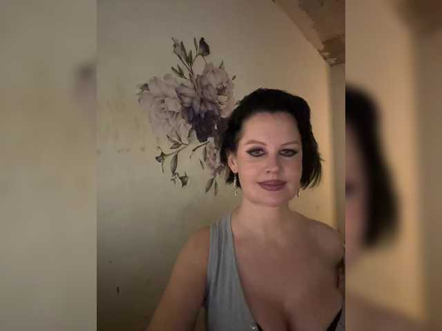 RoyalBreasts's BongaCams show and profile