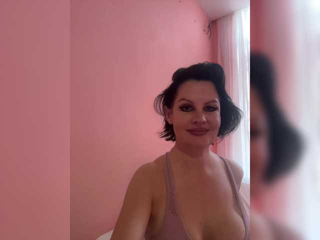 RoyalBreasts's BongaCams show and profile