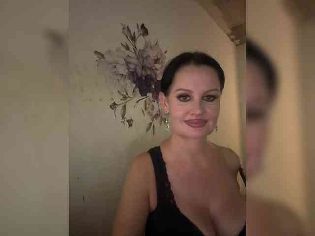 RoyalBreasts webcam