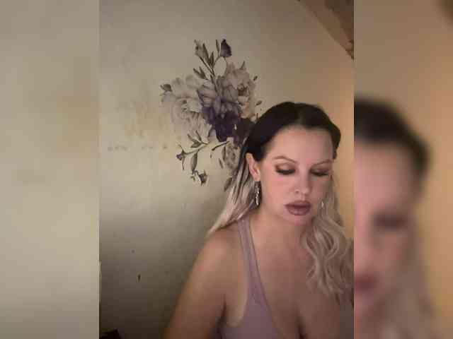 RoyalBreasts RoyalBreasts