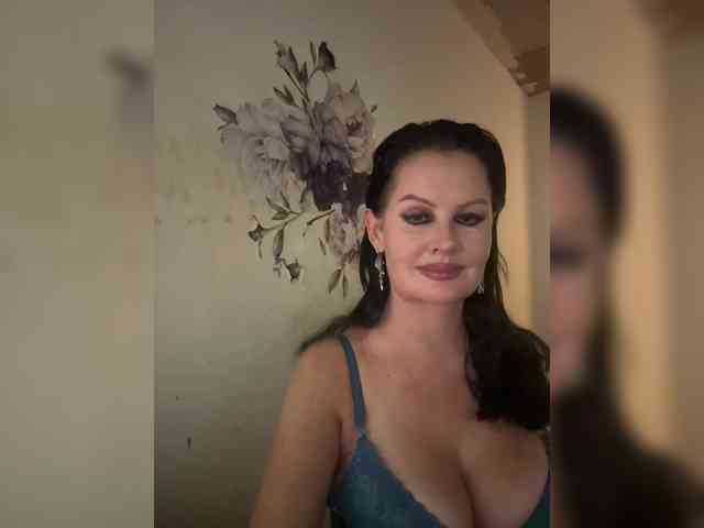 RoyalBreasts webcam