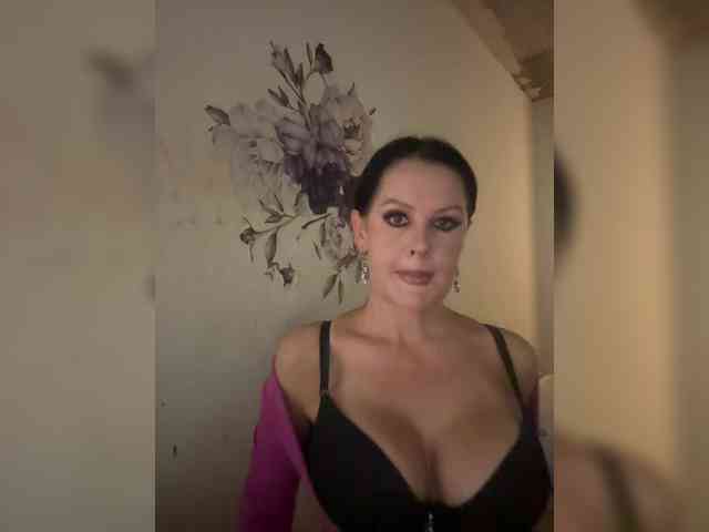 RoyalBreasts webcam