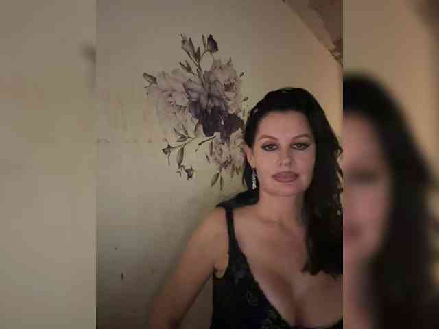 RoyalBreasts Live Webcam on BongaCams