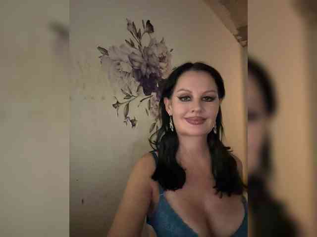 RoyalBreasts webcam