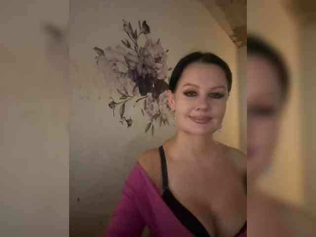 RoyalBreasts webcam