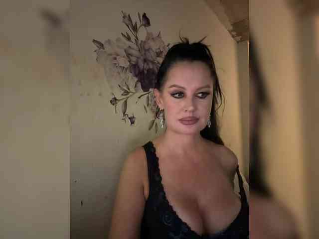 RoyalBreasts webcam