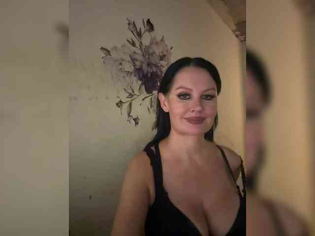 RoyalBreasts webcam