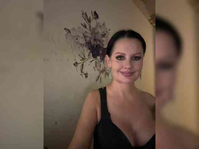 RoyalBreasts webcam