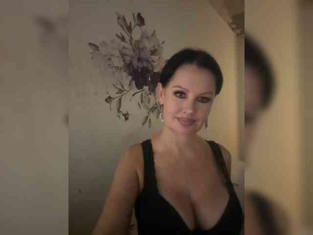 RoyalBreasts webcam