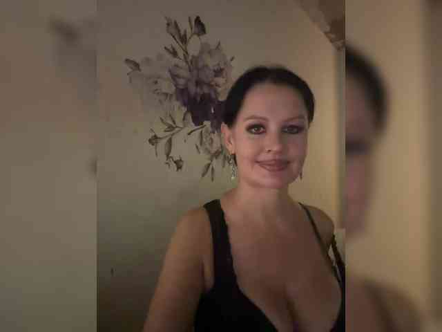 RoyalBreasts webcam