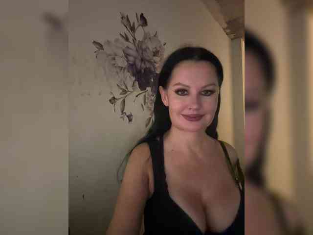 RoyalBreasts webcam