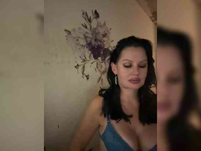 RoyalBreasts webcam